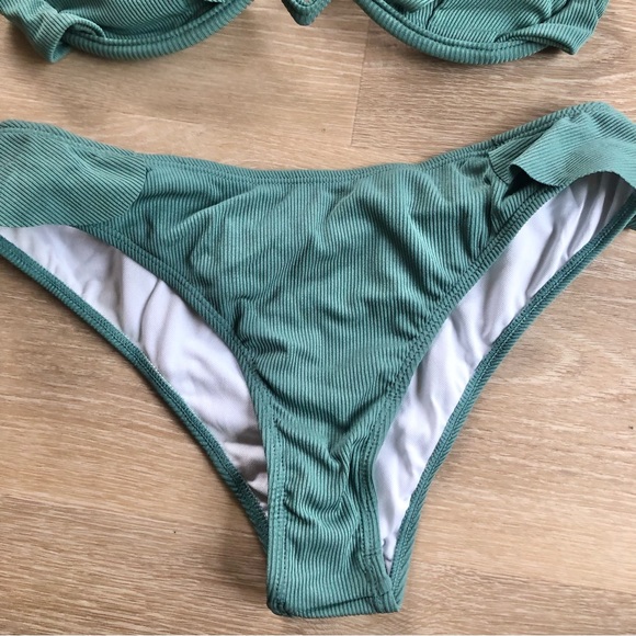 Zaful Ribbed Frill Bikini - Picture 5 of 8
